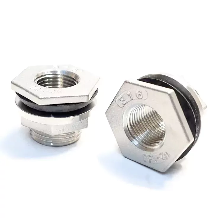 Conector para tanque de água resistente à corrosão